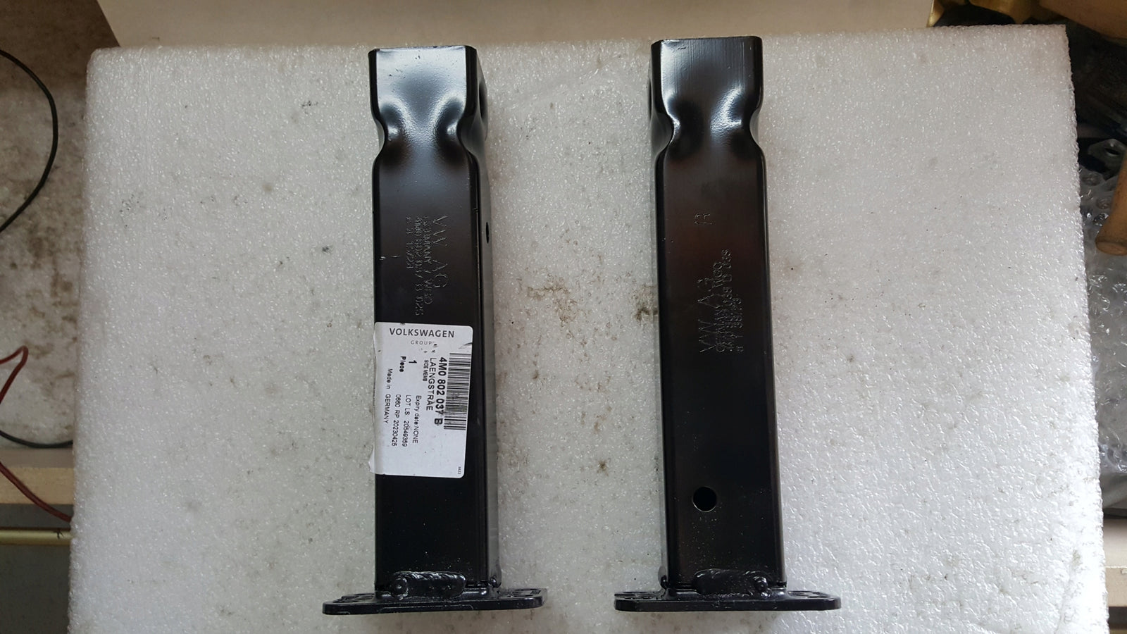 NOWE ORYGINALNE strefy zgniotu przód VW AUDI BENTLEY 4M0802037B 4M0802038D
