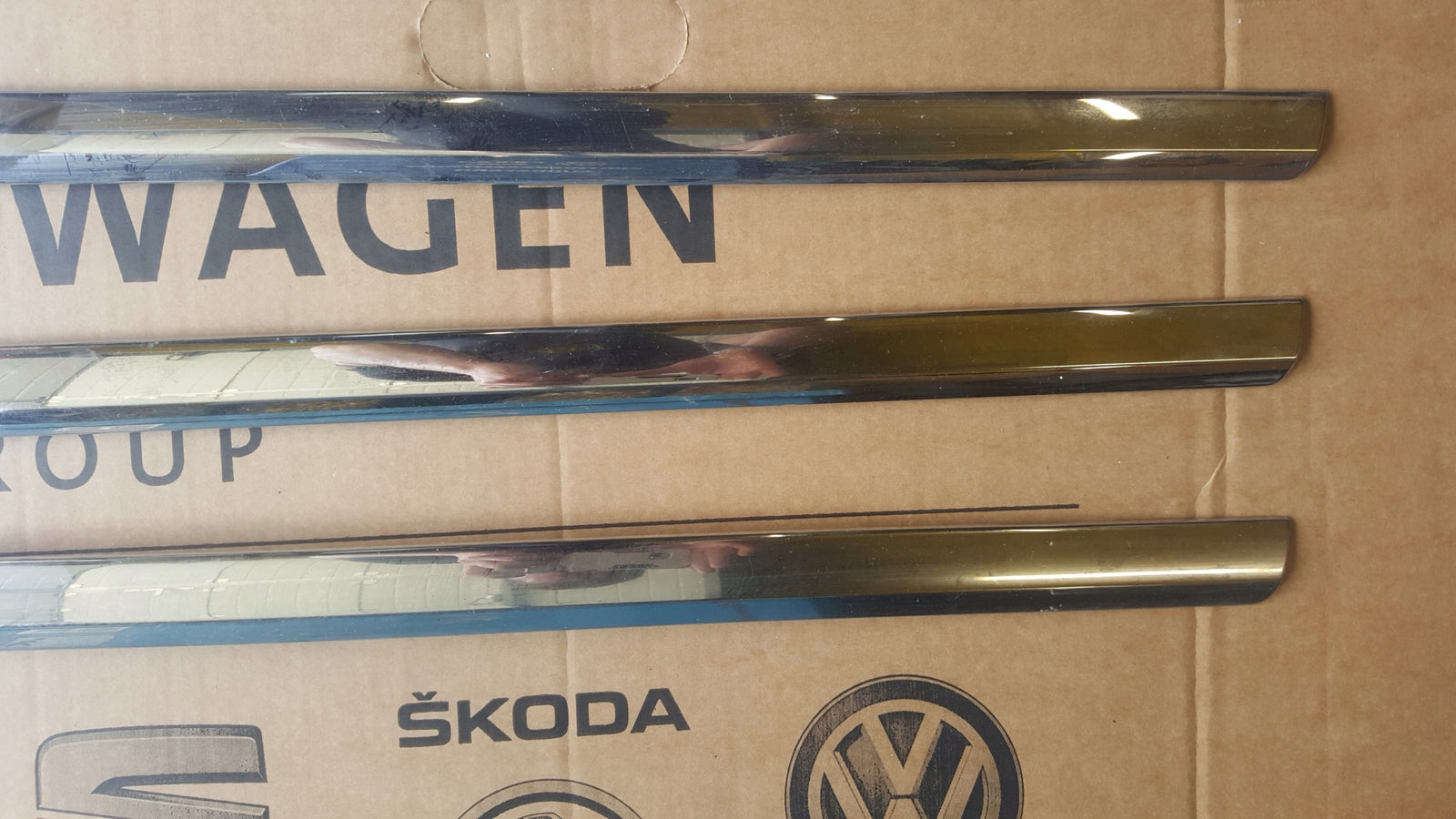 Listwa chrom drzwi przód prawa strona VW T5 T6 7E0853054B demontaż