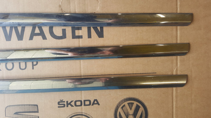 Listwa chrom drzwi przód prawa strona VW T5 T6 7E0853054B demontaż