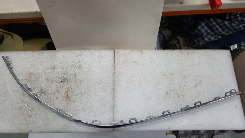 Listwa chrom zderzaka lewy tył VW PASSAT (B8) 3G0853841 demontaż