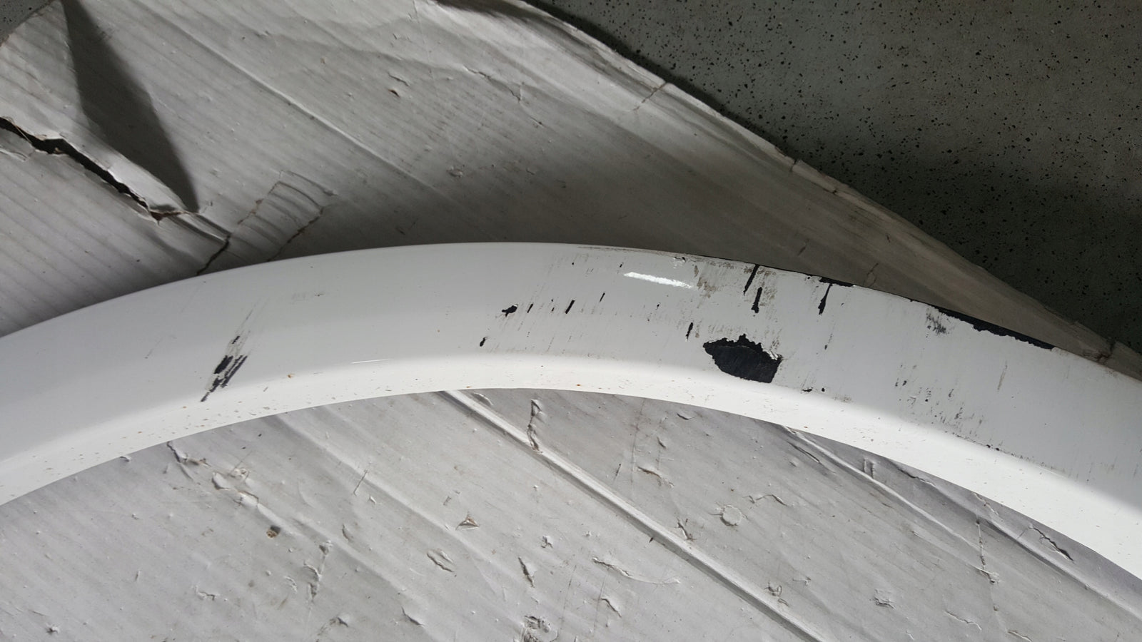 Listwa błotnika prawy tył AUDI Q5 80A853818A demontaż