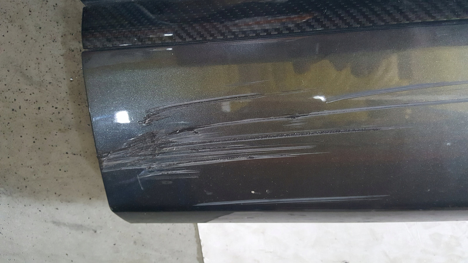 LISTWA NA DRZWI PRAWY PRZÓD AUDI Q8 4M8853960D 2018- CARBON