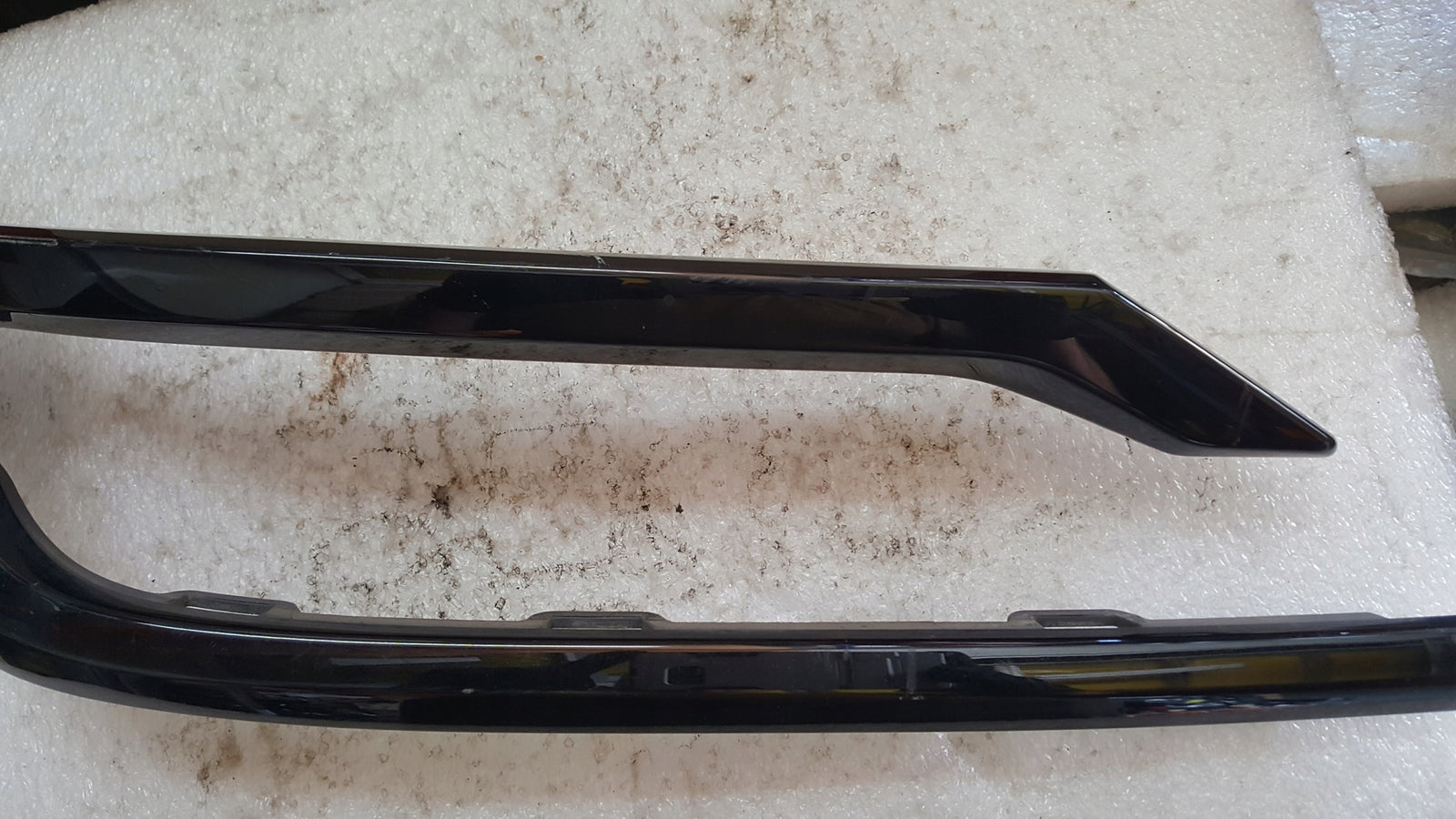 Listwa atrapa zderzaka tylnego prawa strona AUDI Q7 4M0853332 demontaż