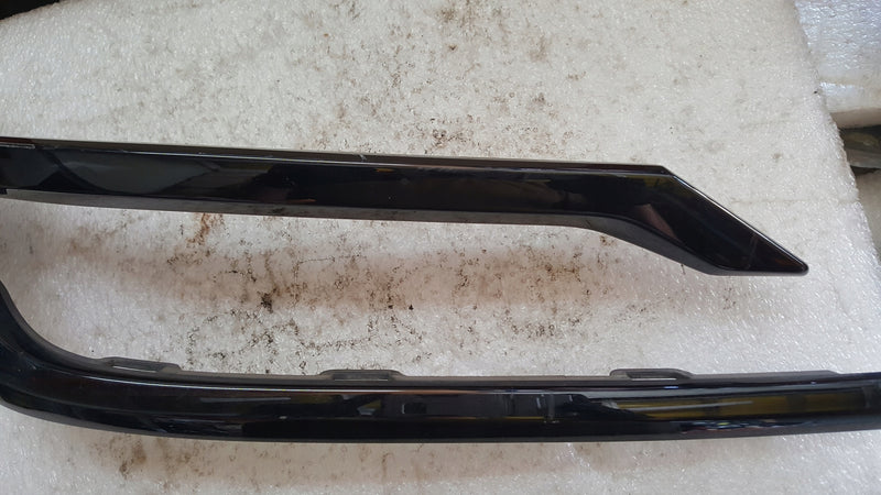 Listwa atrapa zderzaka tylnego prawa strona AUDI Q7 4M0853332 demontaż