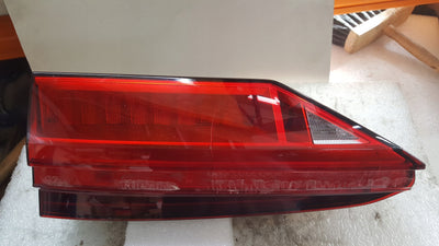 Tylna prawa lampa LED w klapę AUDI A6 C8 sedan 4K5945076 demontaż