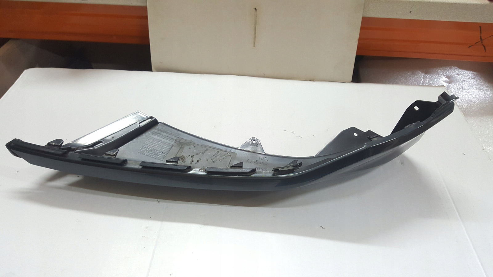 Spoiler dokładka zderzaka lewy przód AUDI Q3 83A807547 demontaż