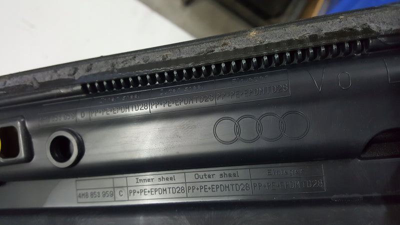 Listwa drzwi LE przód AUDI Q8 4M8853959B demontaż