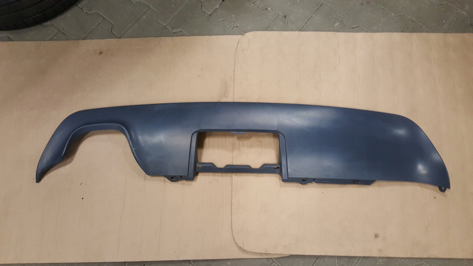 BMW 5 E60 E61 SPOILER DYFUZOR DOKŁADKA ZDERZAKA TYŁ 7896627 51127896627
