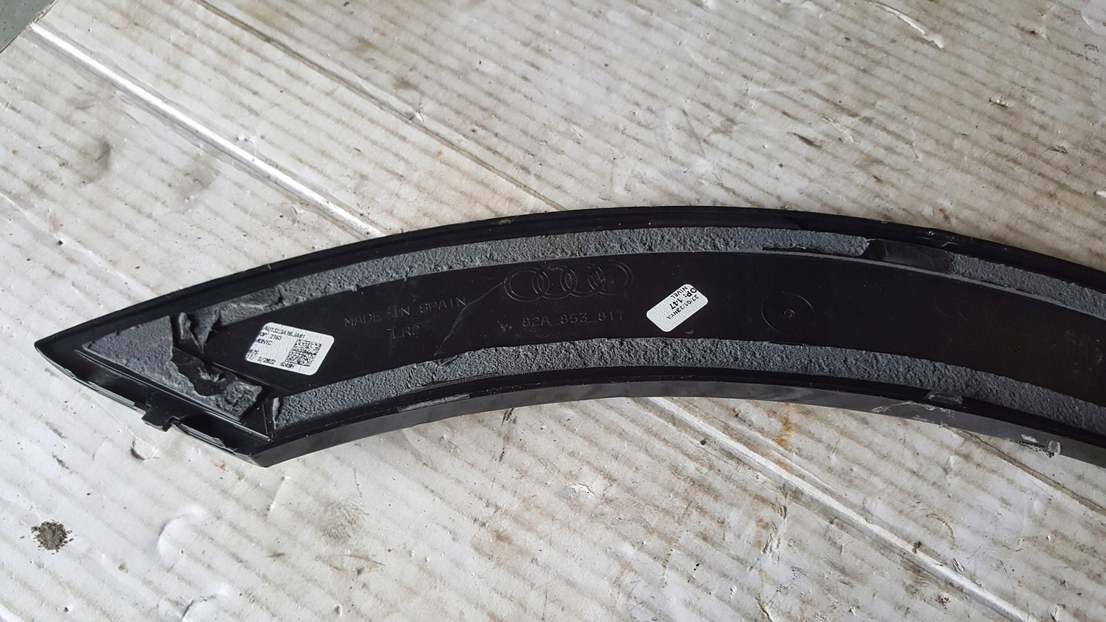 Listwa błotnika lewy tył AUDI A1 S1 82A853817