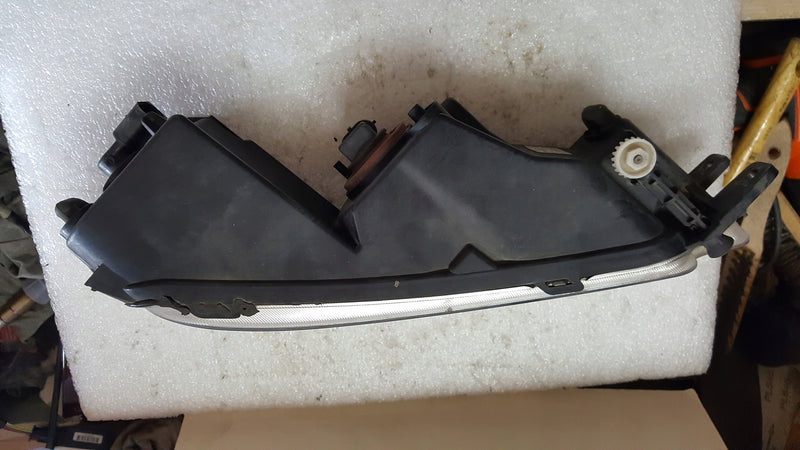 Prawy halogen VW PASSAT B8 3G0941662E demontaż