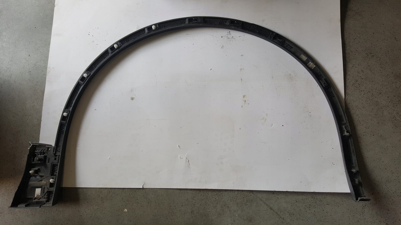 Listwa błotnika lewy przód VW TOUAREG 3 760853717 demontaż