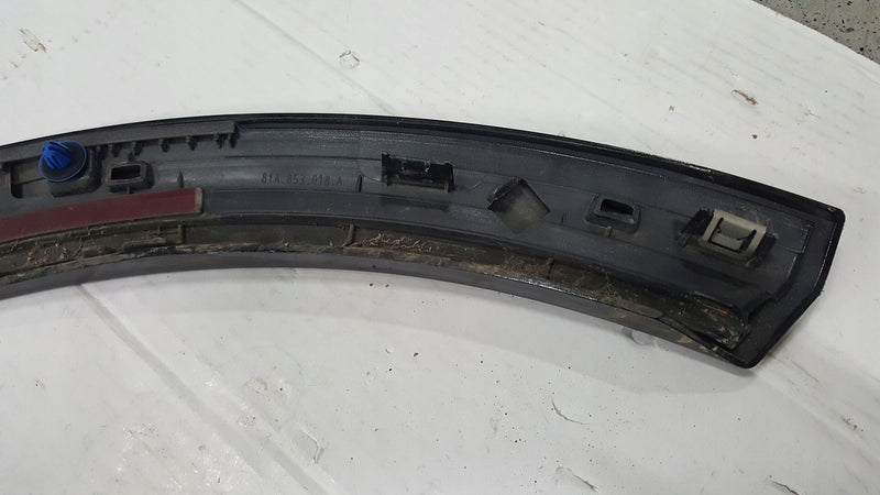 Listwa błotnika prawy tył AUDI Q2 81A853818A