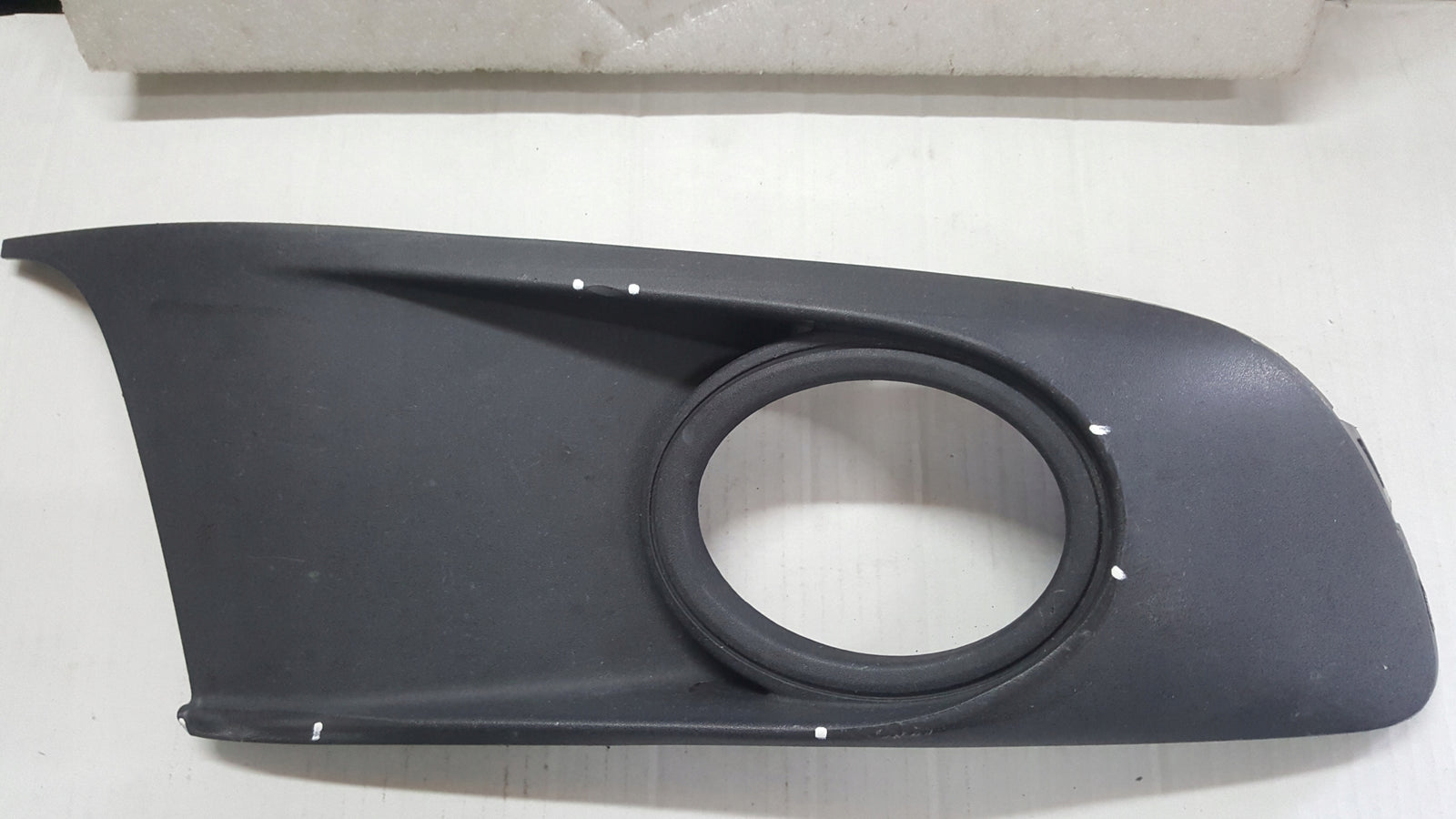 Kratka zderzaka prawy przód VW TOURAN CADDY 1T0853666S demontaż