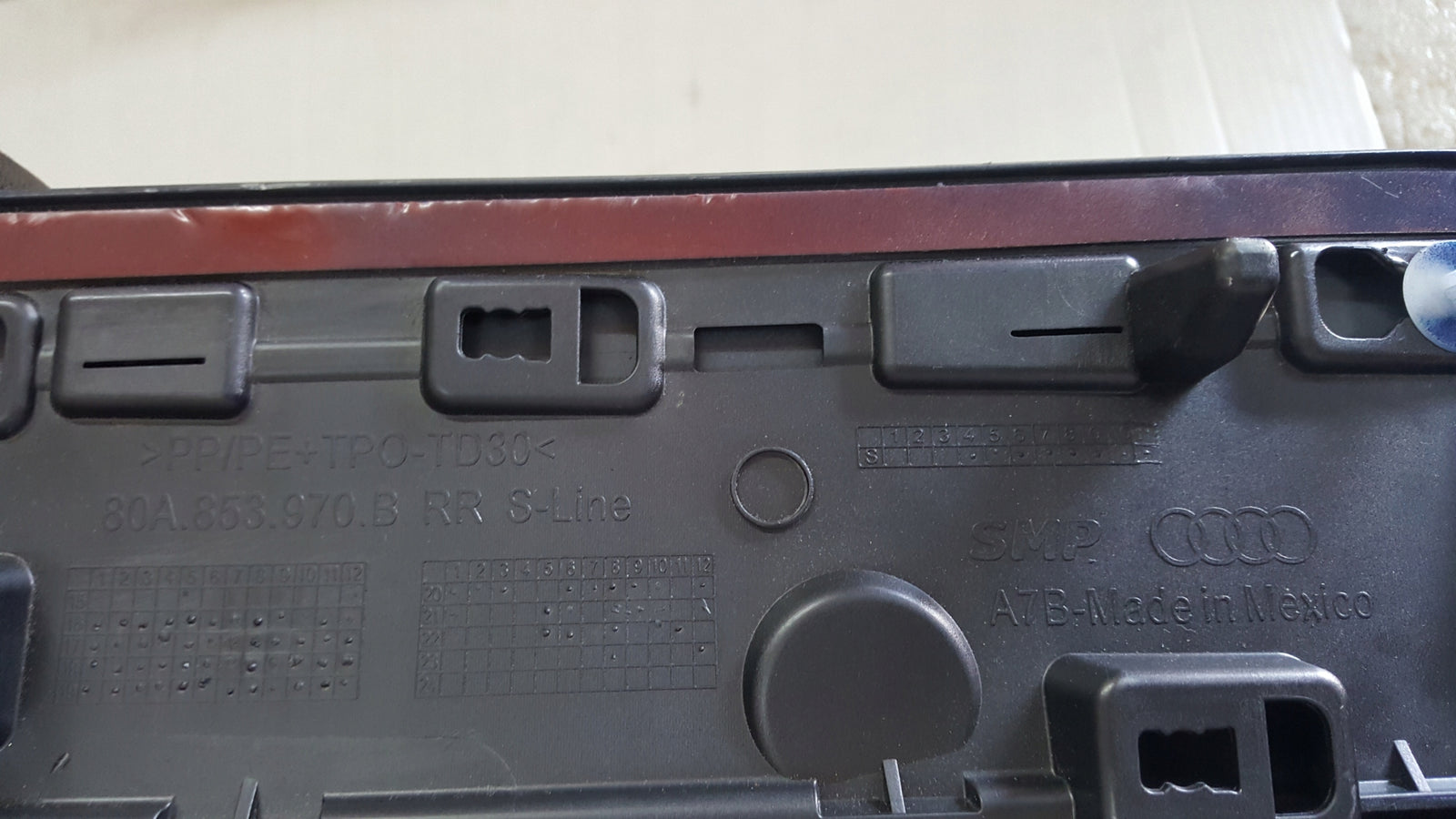 Listwa drzwi prawy tył AUDI Q5 S-LINE 80A853970B demontaż