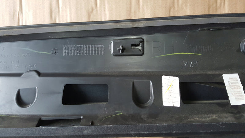 Listwa drzwi prawy tył AUDI Q3 II 83A853970A/B