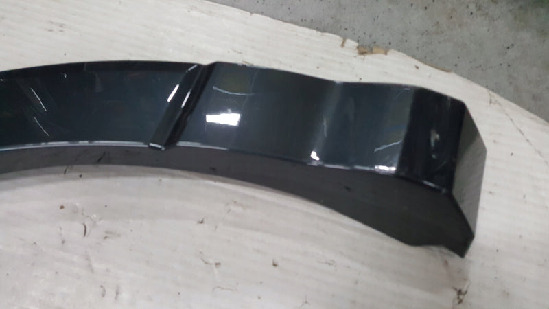 Listwa błotnika prawy tył AUDI Q3 83A853818B demontaż