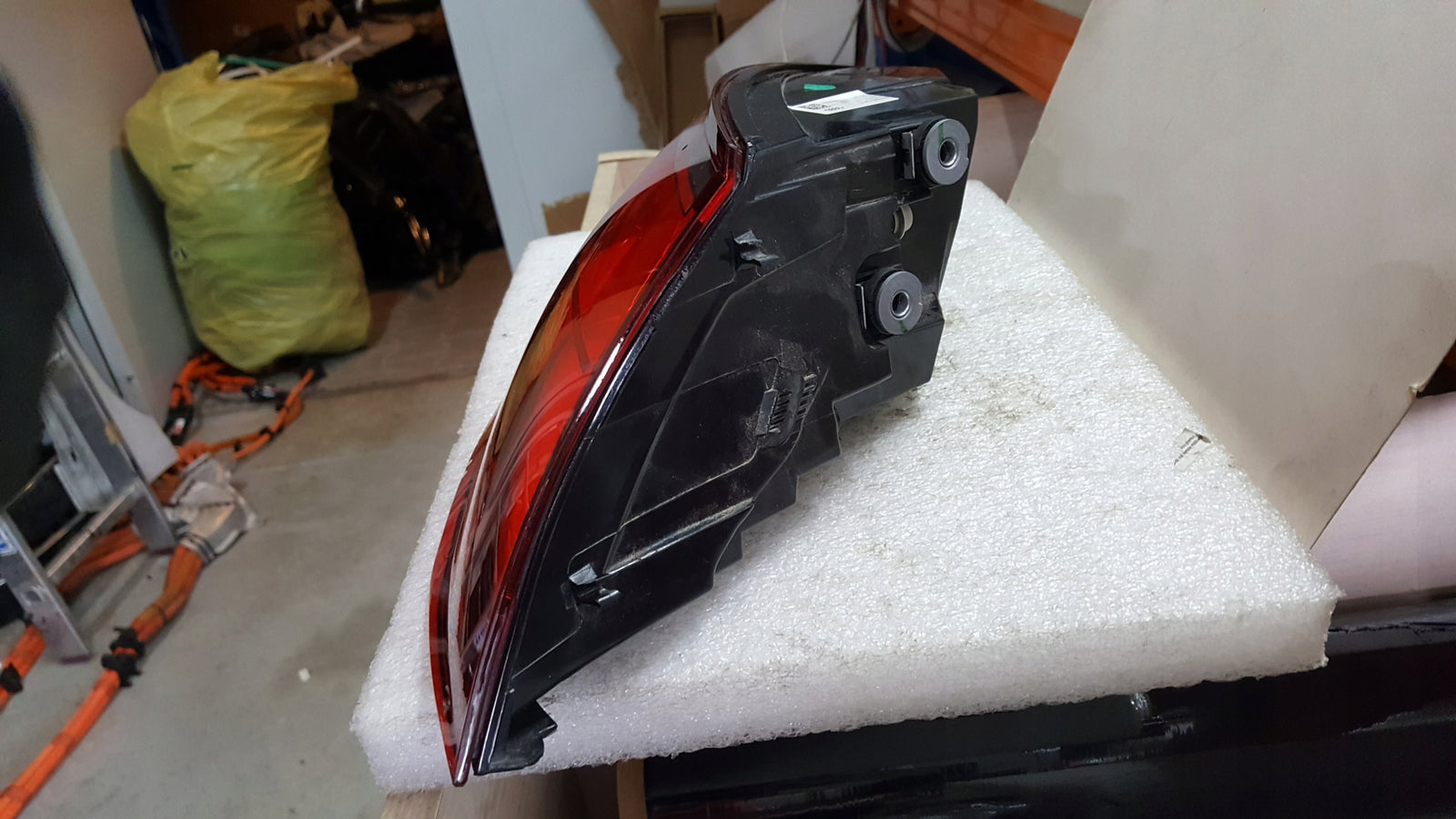 Tylna lewa lampa LED AUDI TT TTS TTRS 8S0945095E demontaż