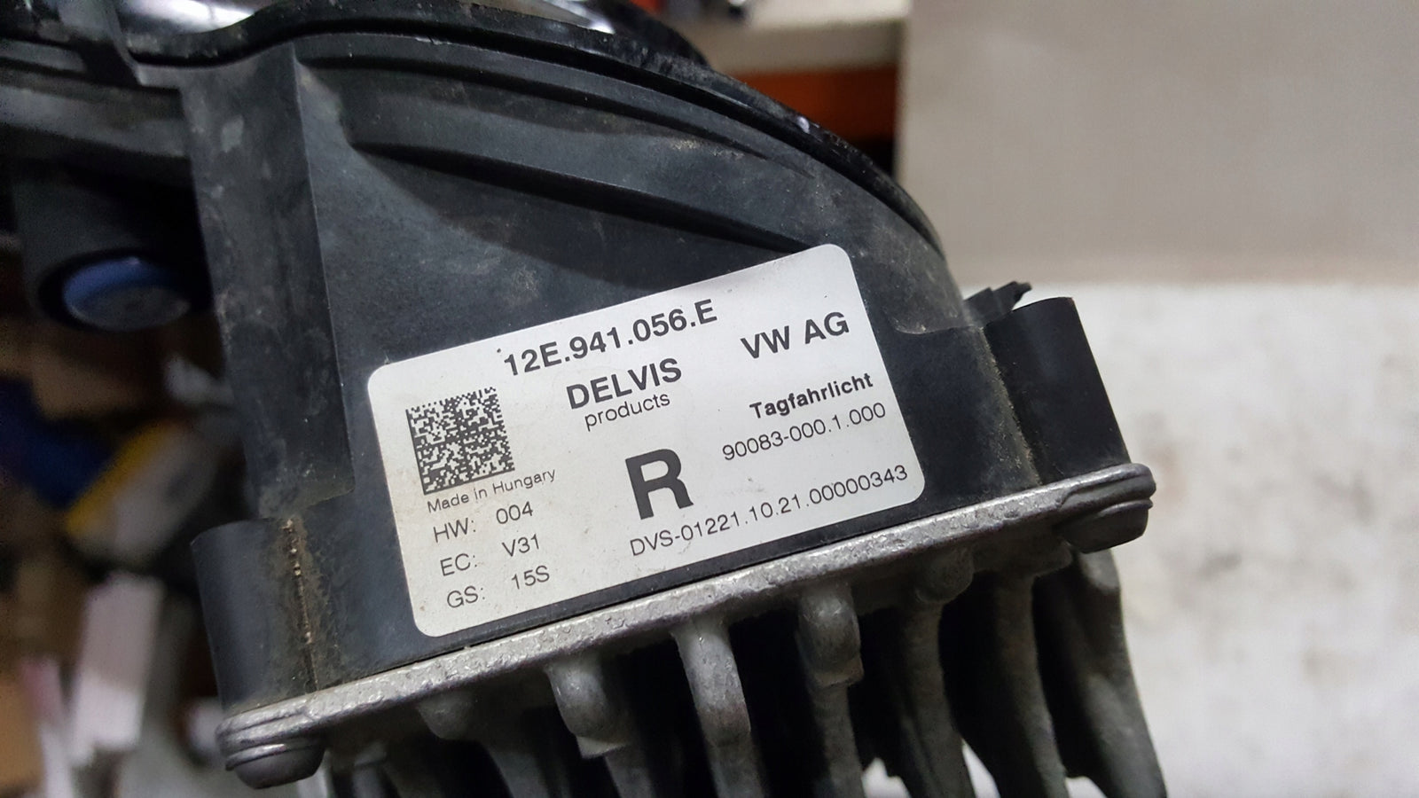 Prawy halogen LED- DRL-- VW E-UP! lift 12E941056E demontaż