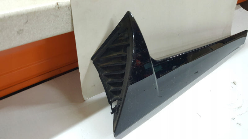 Listwa spoiler klapy bagażnika lewa strona VW GOLF VIII 5H9827939B