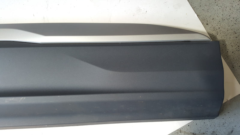 Listwa drzwi prawy przód AUDI Q7 4M0583960 demontaż
