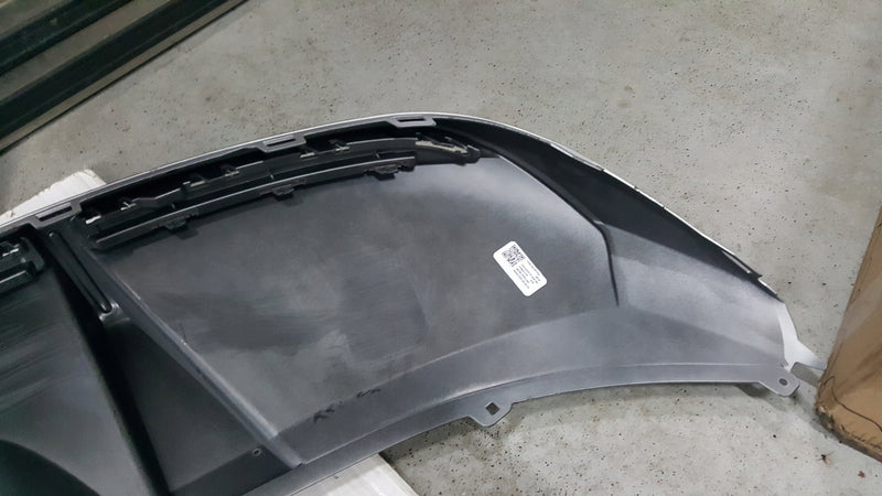 Dokładka spoiler dyfuzor zderzaka tylnego AUDI E-TRON 4KE807835C demontaż