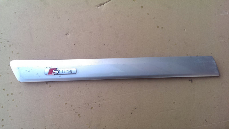 Listwa błotnika PR tył AUDI A3 S-LINE 8P3853984C