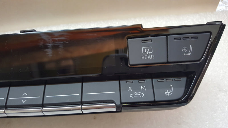 Panel klimatyzacji AUDI E-TRON 4J3820043B