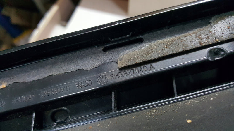 Listwa spoiler klapy bagażnika prawa strona VW GOLF VIII 5H9827940A