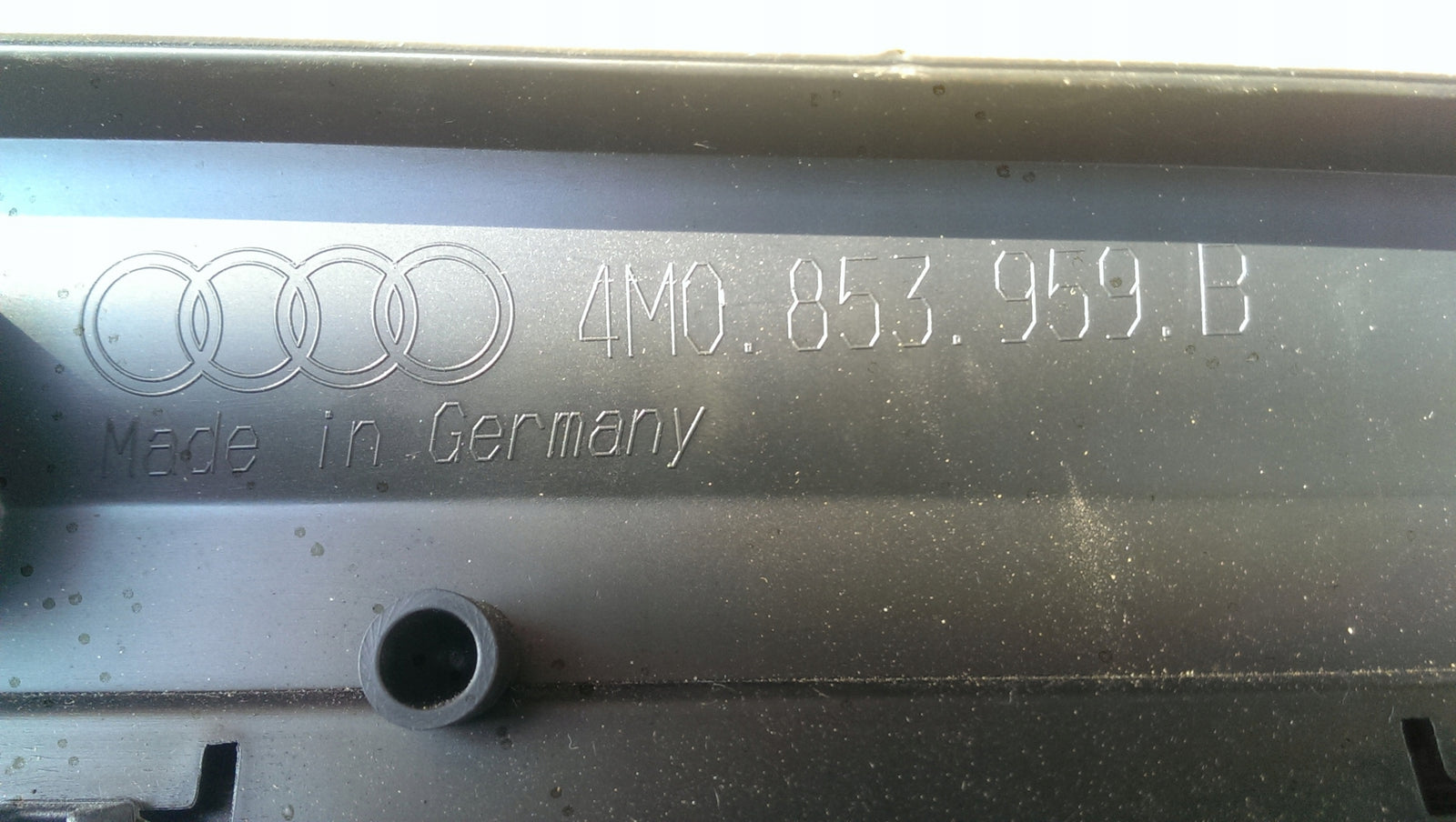 Listwa drzwi lewy przód AUDI Q7 4M0853959B