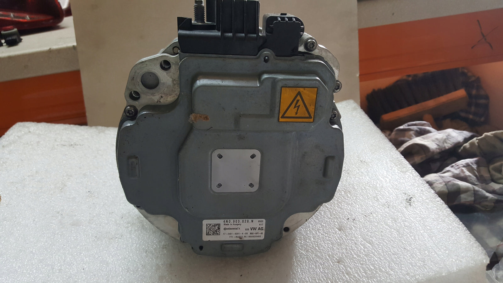 Alternator VW AUDI 4N0903028N demontaż