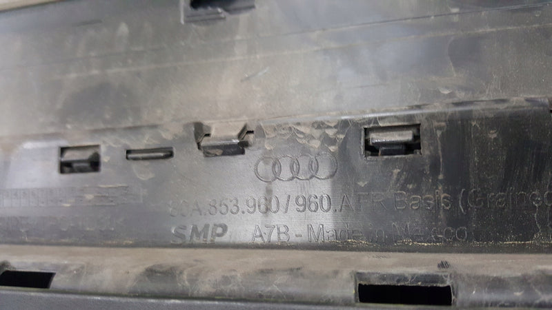 Listwa drzwi prawy przód AUDI Q5 80A853960A demontaż