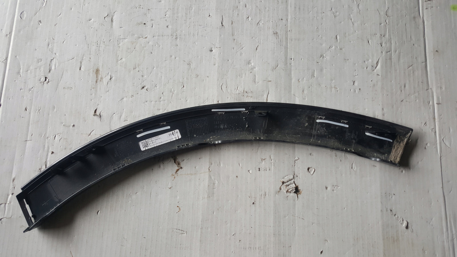 Listwa zderzaka przedniego lewa strona AUDI Q4 e-tron 89A853025F
