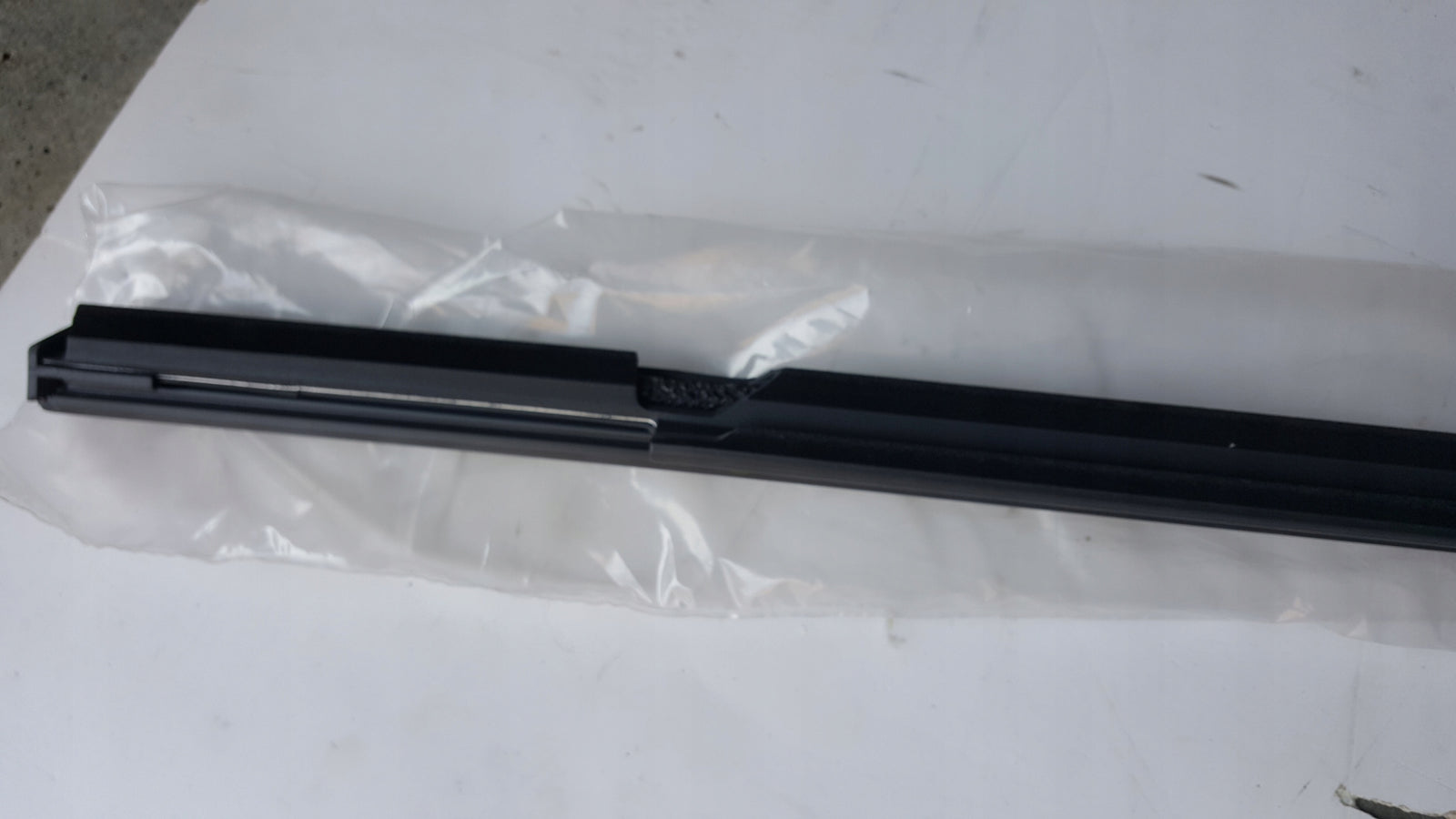 NOWA ORYGINALN listwa zgarniająca drzwi prawy przód VW GOLF VIII 5H4837478B
