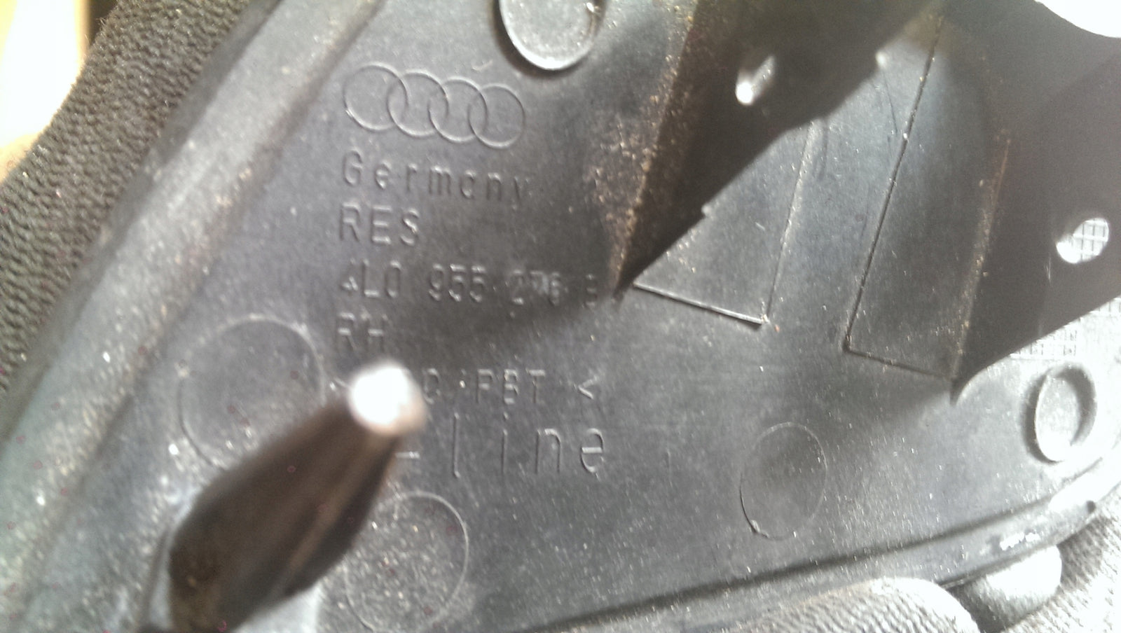 Zaślepki spryskiwacza LE+PR AUDIQ7 4L0955275B/276B