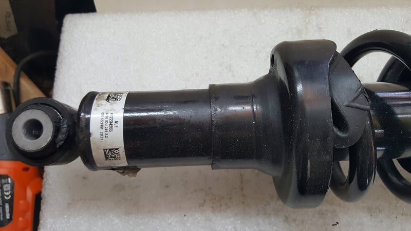 Amortyzator lewy przód AUDI R8 420412019AK demontaż