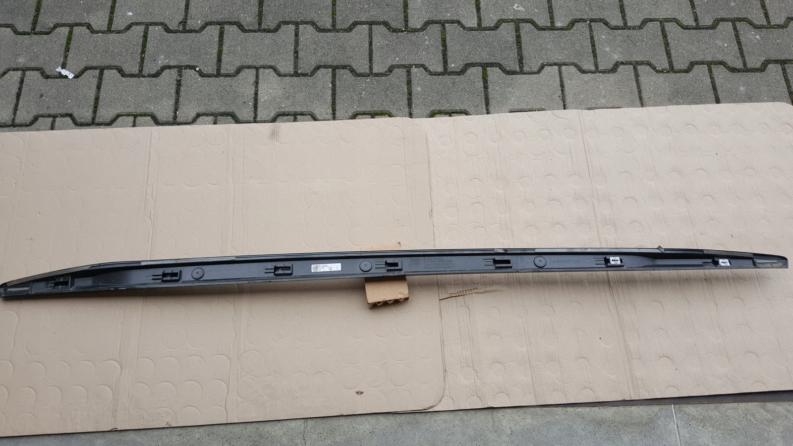 Listwa progowa lewa strona AUDI A3 8Y0853855 demontaż