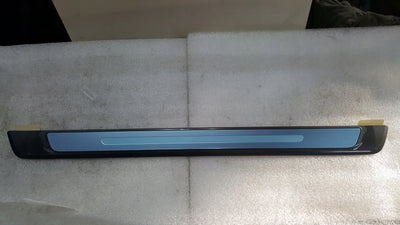NOWA ORYGINALNA listwa nakładka progowa prawy przód AUDI A4 B9 8W0853374F