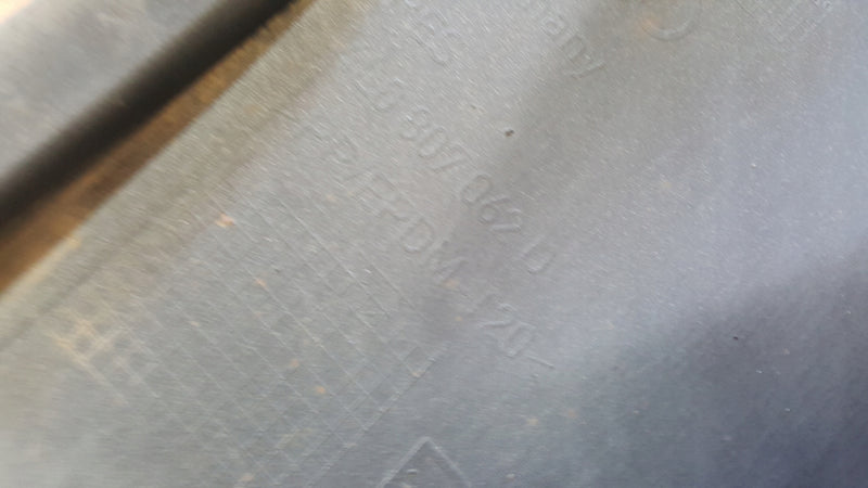 Prawa Kratka Zderzaka Przód 4L0807062D 4L0807490A AUDI Q7 2010-2015