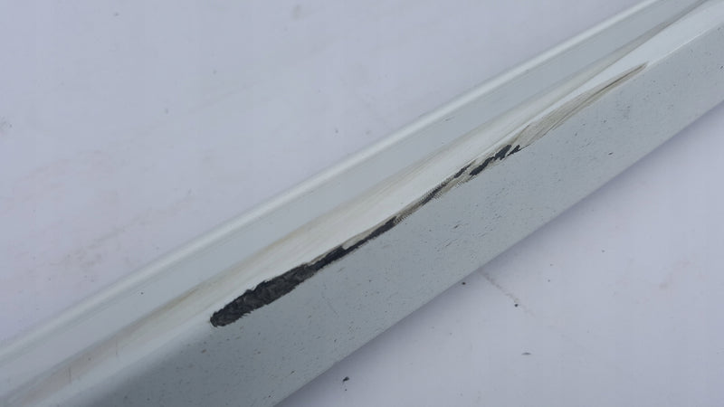 Listwa progowa prawa strona AUDI A4 (B9) 8W0853932A demontaż