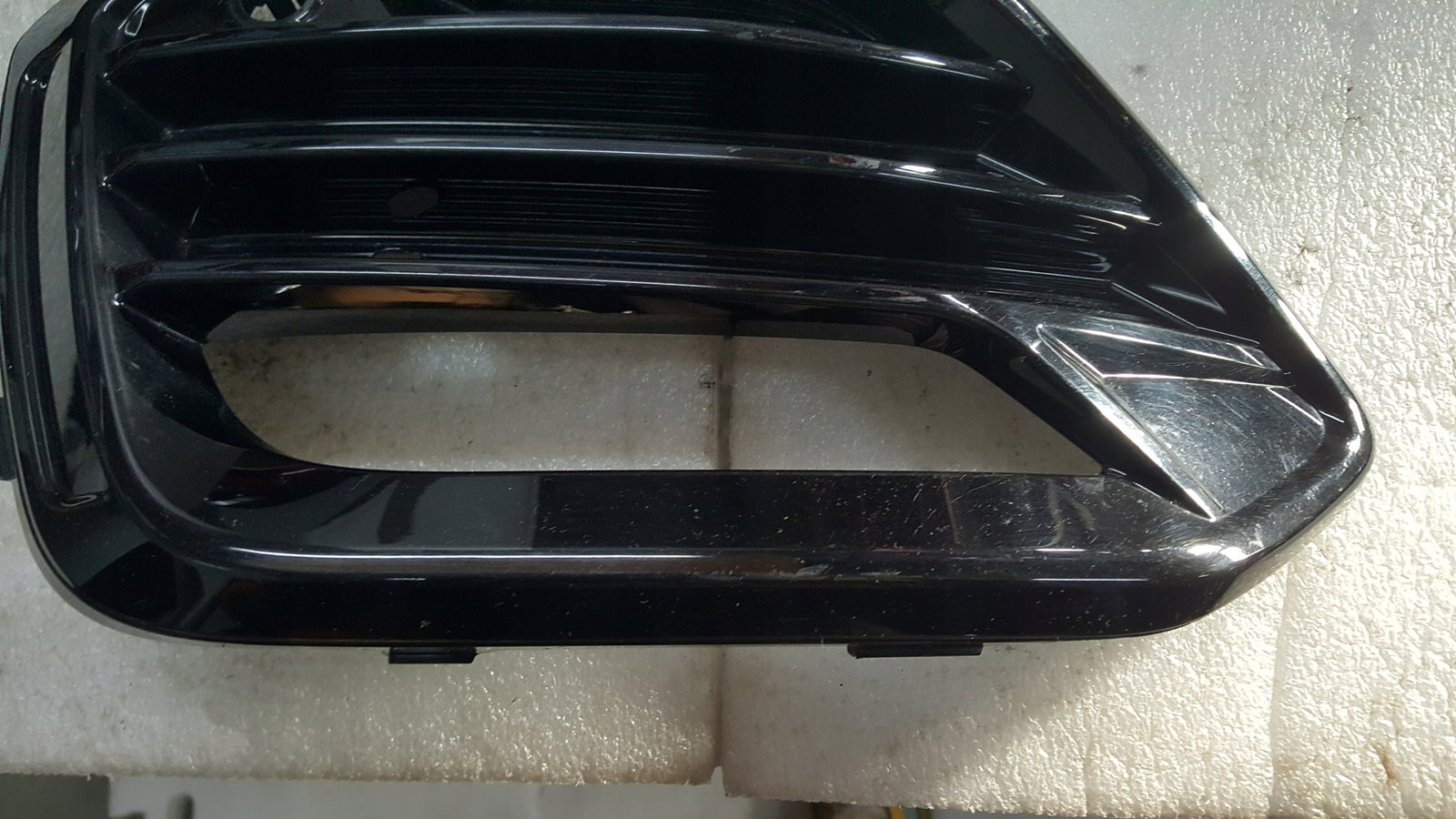 Kratka zderzaka lewy przód SEAT CUPRA ATECA 575853665T