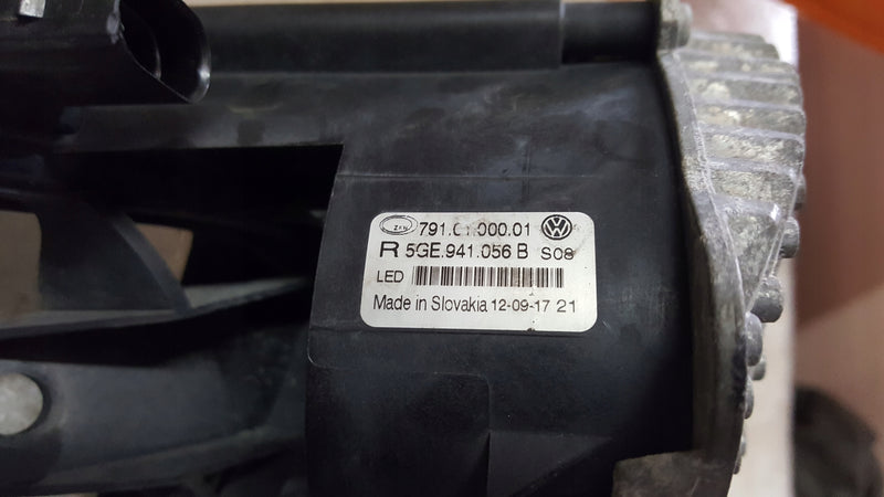 GOLF VII E-TRON HALOGEN PRAWY DRL LED 5GE941056B