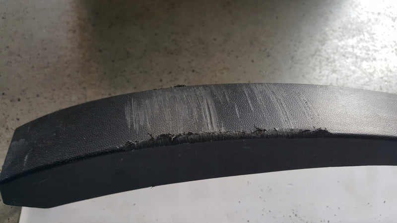 Listwa błotnika lewy przód VW TOUAREG 3 760853717 demontaż
