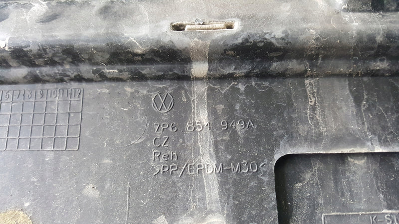 Listwa drzwi lewy tył-- VW TOUAREG 7P6854949A demontaż