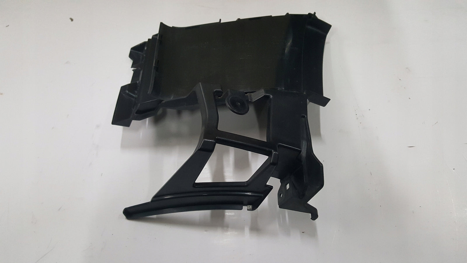 Kierownica powietrza lewy przód AUDI A6 (C8) 4K0121763B 4K0121763C demontaż