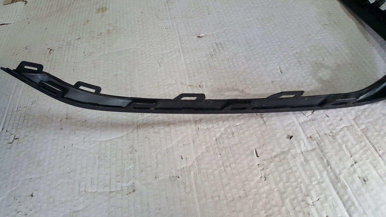 Listwa zderzaka prawy przód AUDI Q7 4M0807300A