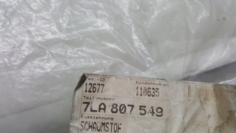 NOWA ORYGINALNA uszczelka pianka zderzaka przedniego VW T6.1 7LA807549