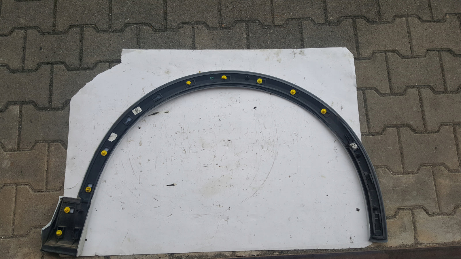 LISTWA BŁOTNIKA LEWA PRZEDNIA AUDI Q8 S-LINE 4M8853717B