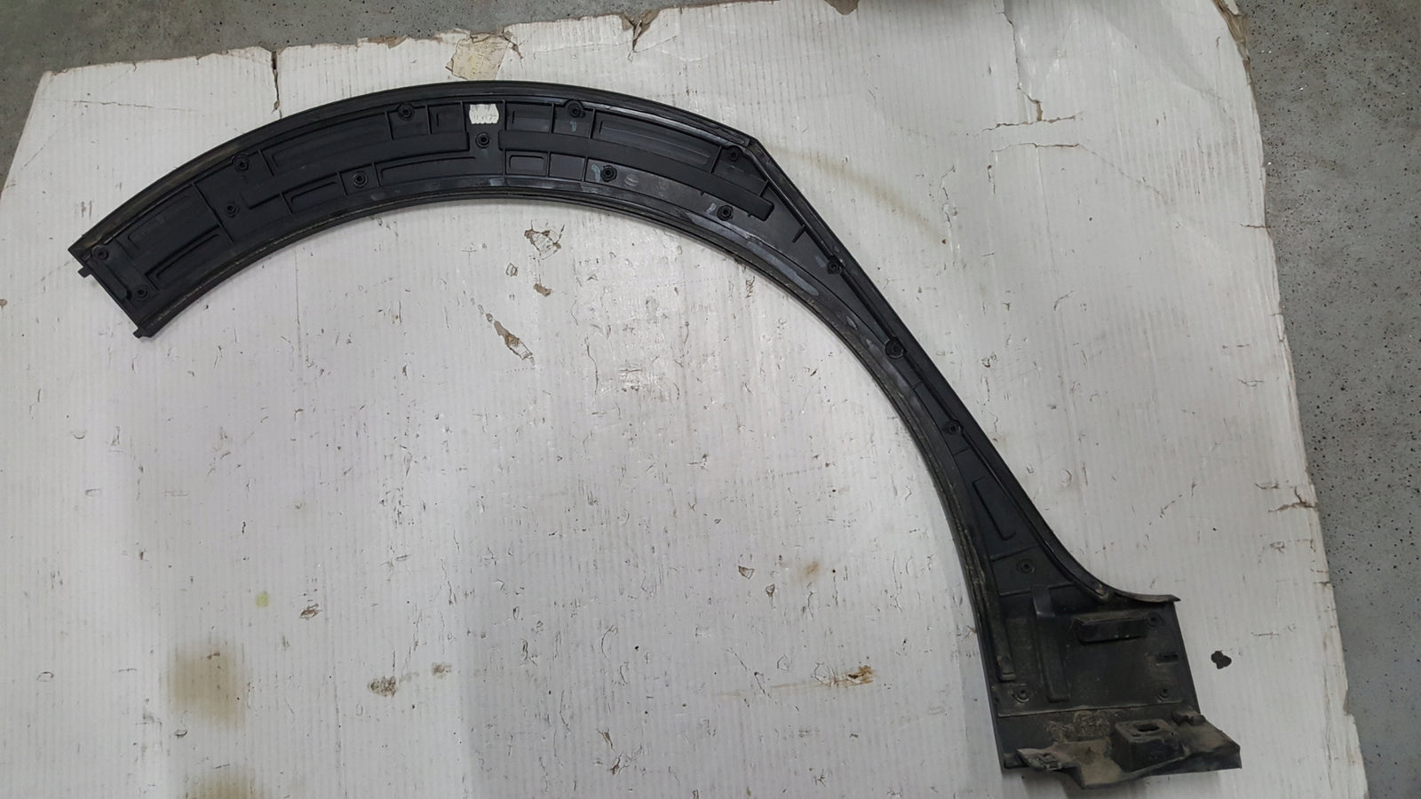 Listwa błotnika lewy tył VW TAIGO 2G7854817B demontaż