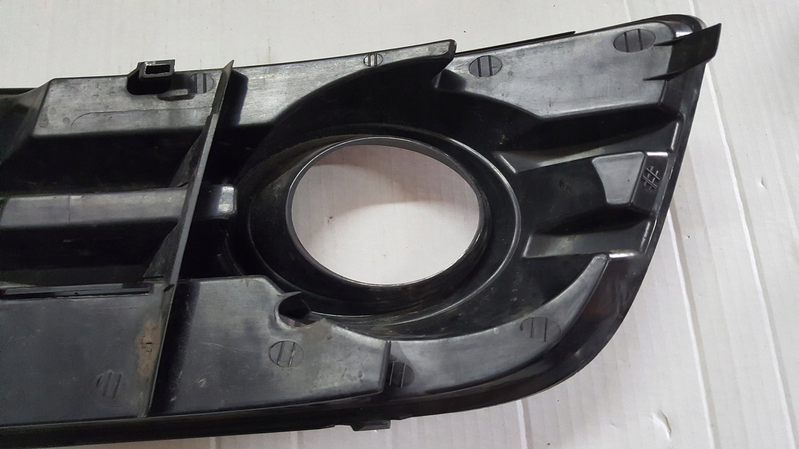 Kratka zderzaka prawy przód AUDI Q5 8R0807682A demontaż