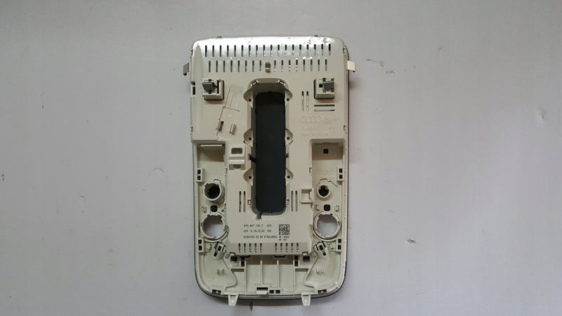 Lampka podsufitki AUDI A3 8Y0947135E AZ3 demontaż